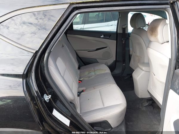 2016 HYUNDAI TUCSON SE