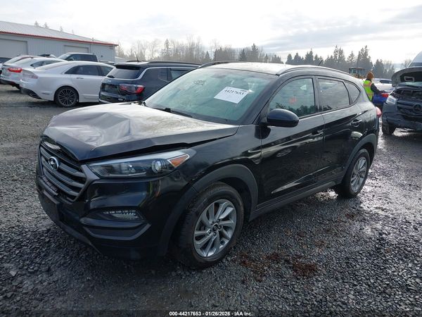 2016 HYUNDAI TUCSON SE