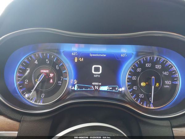 2020 CHRYSLER 300 300C Luxury, 300C — I7
