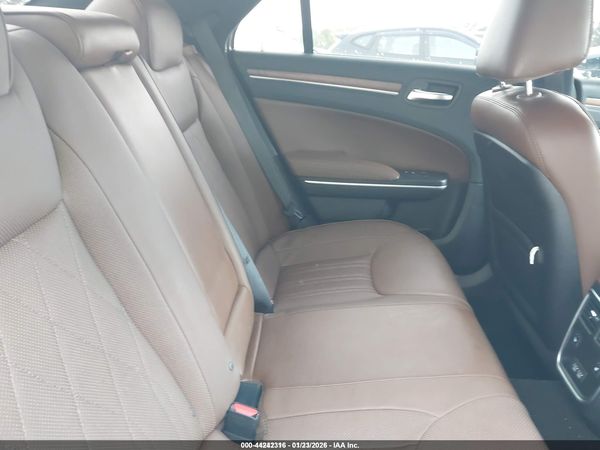 2020 CHRYSLER 300 300C Luxury, 300C — I8