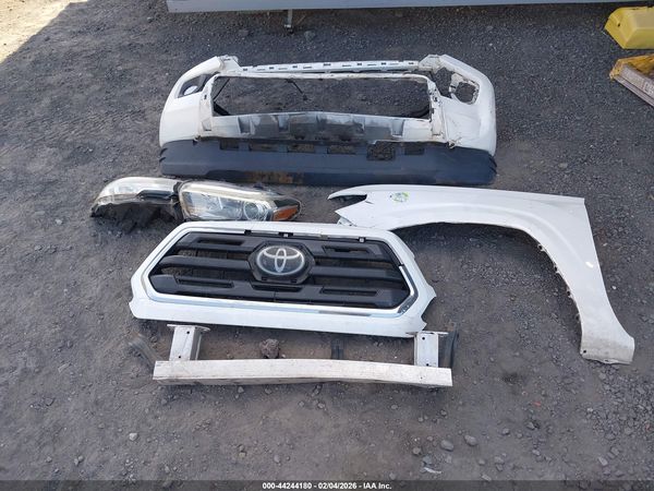 2018 TOYOTA TACOMA SR5