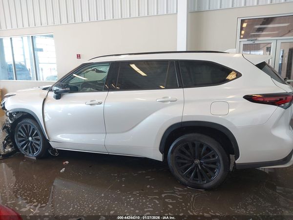 2024 TOYOTA HIGHLANDER XSE