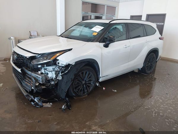 2024 TOYOTA HIGHLANDER XSE