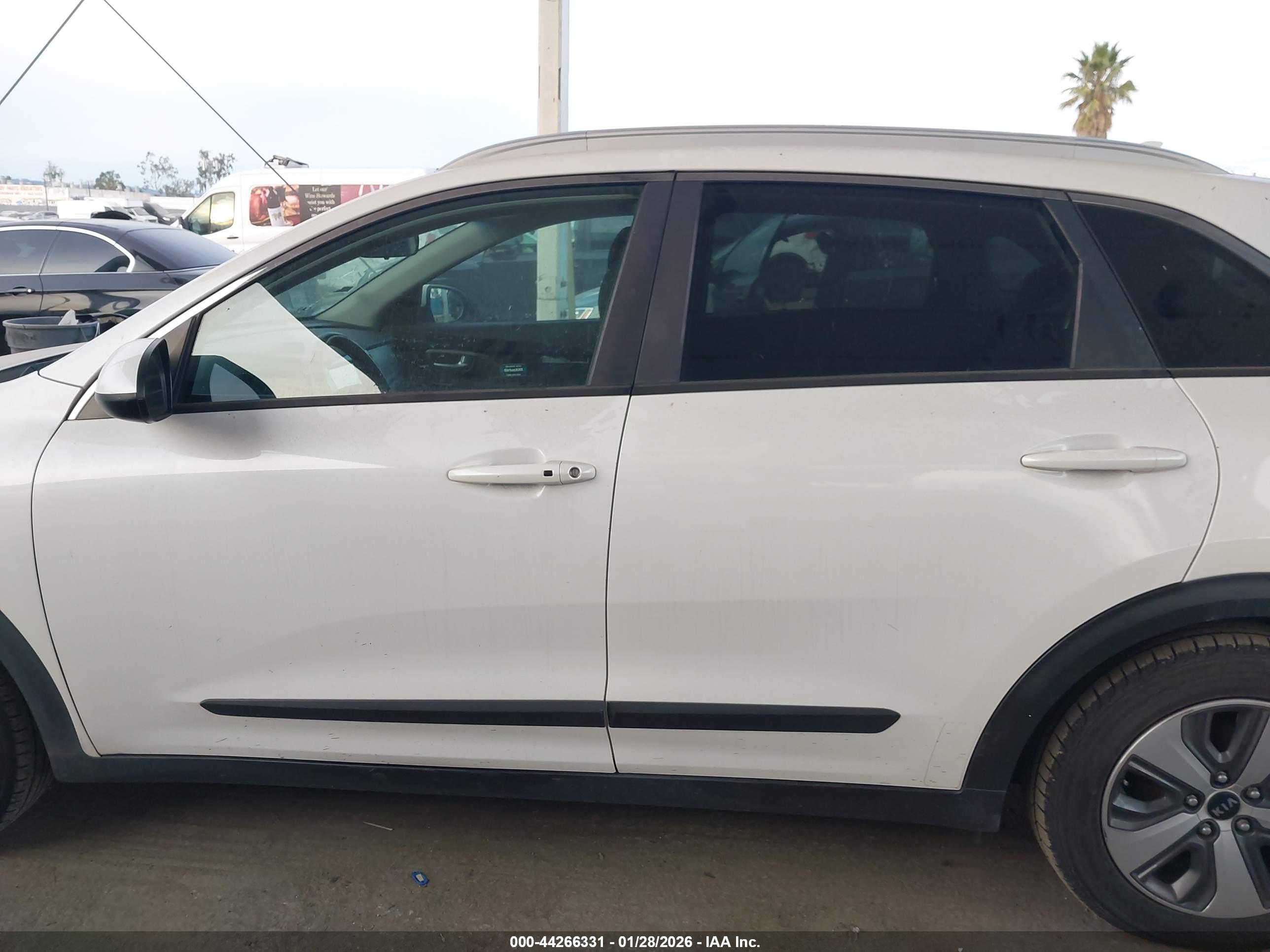2019 KIA NIRO LX