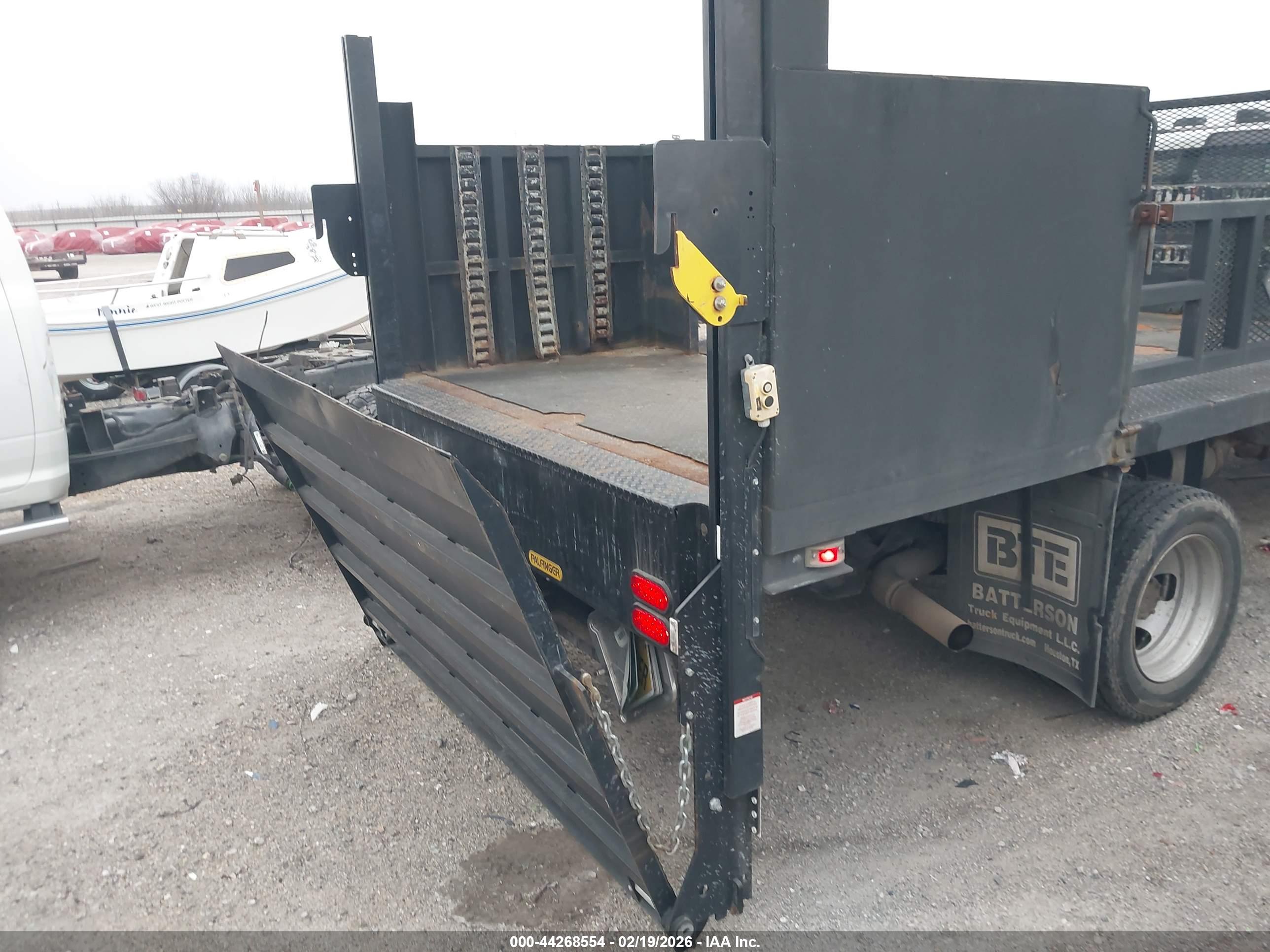 2016 RAM 5500 CHASSIS TRADESMAN/SLT