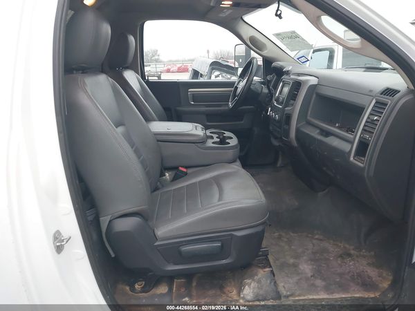 2016 RAM 5500 CHASSIS TRADESMAN/SLT