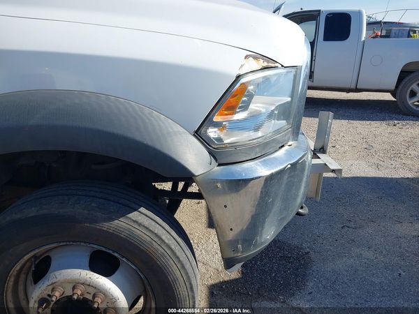 2016 RAM 5500 CHASSIS TRADESMAN/SLT