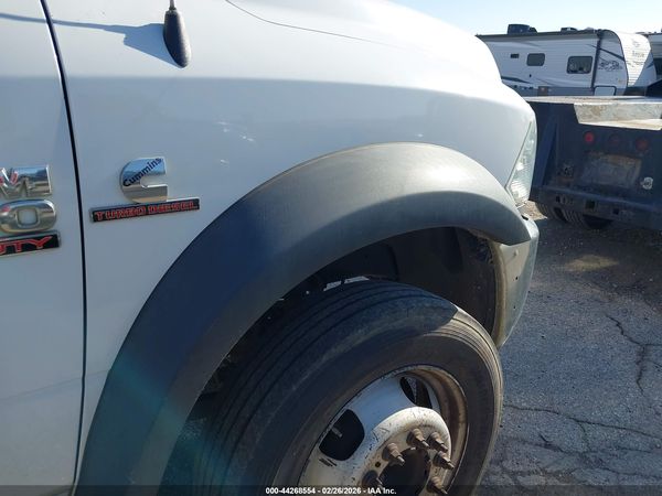 2016 RAM 5500 CHASSIS TRADESMAN/SLT