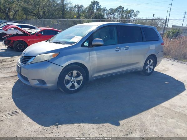 2012 TOYOTA SIENNA — I2
