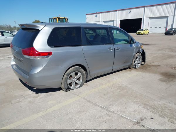 2012 TOYOTA SIENNA LE 8 PASSENGER — I4