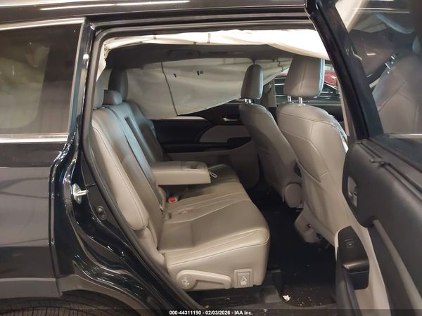 2018 TOYOTA HIGHLANDER XLE