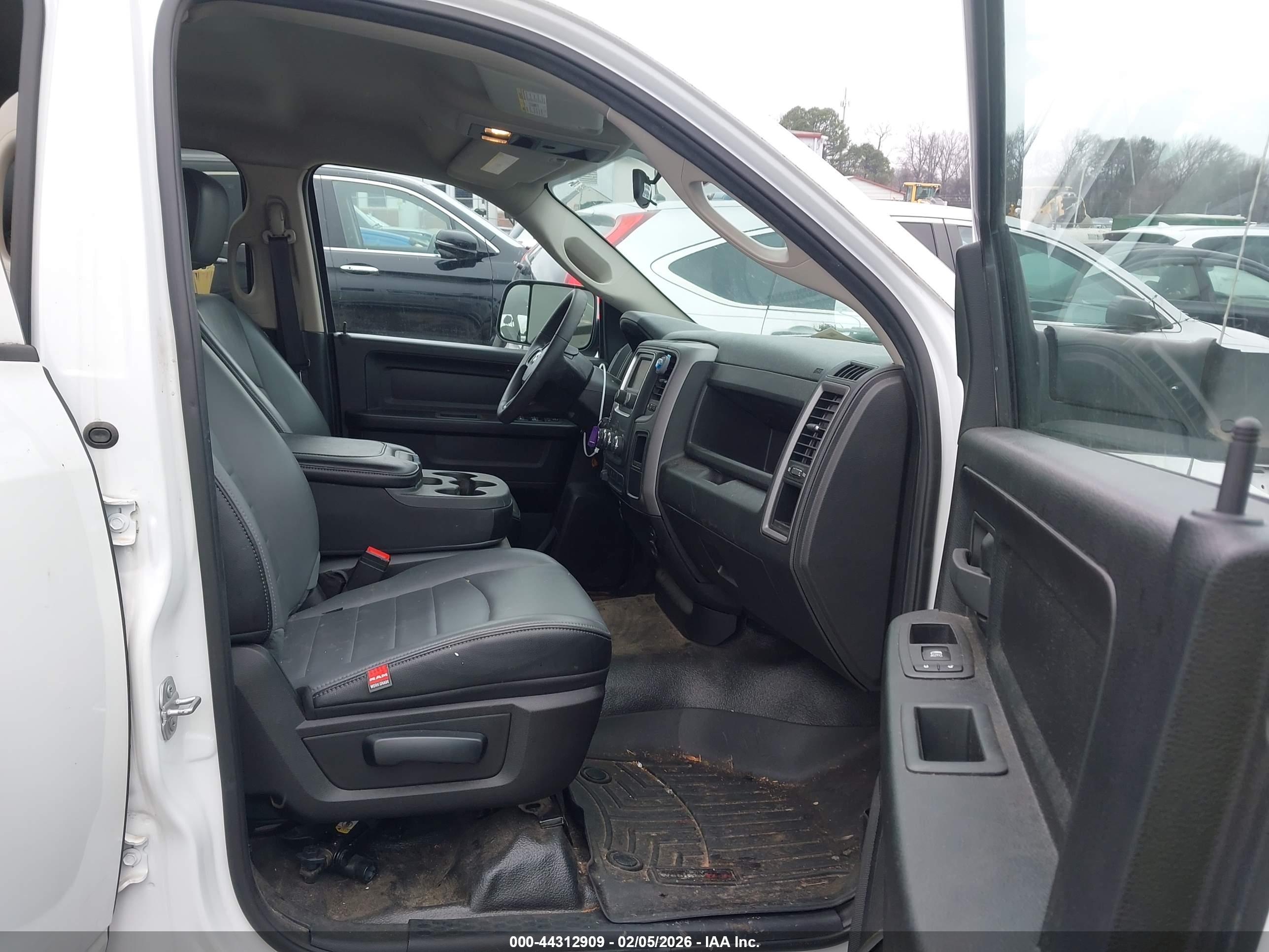 2022 RAM 1500 CLASSIC TRADESMAN  4X4 6'4 BOX