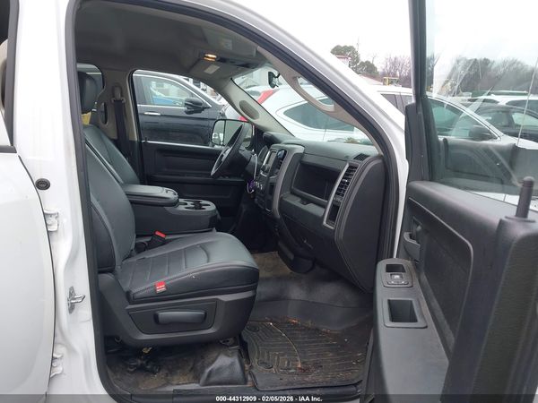 2022 RAM 1500 CLASSIC TRADESMAN  4X4 6'4 BOX
