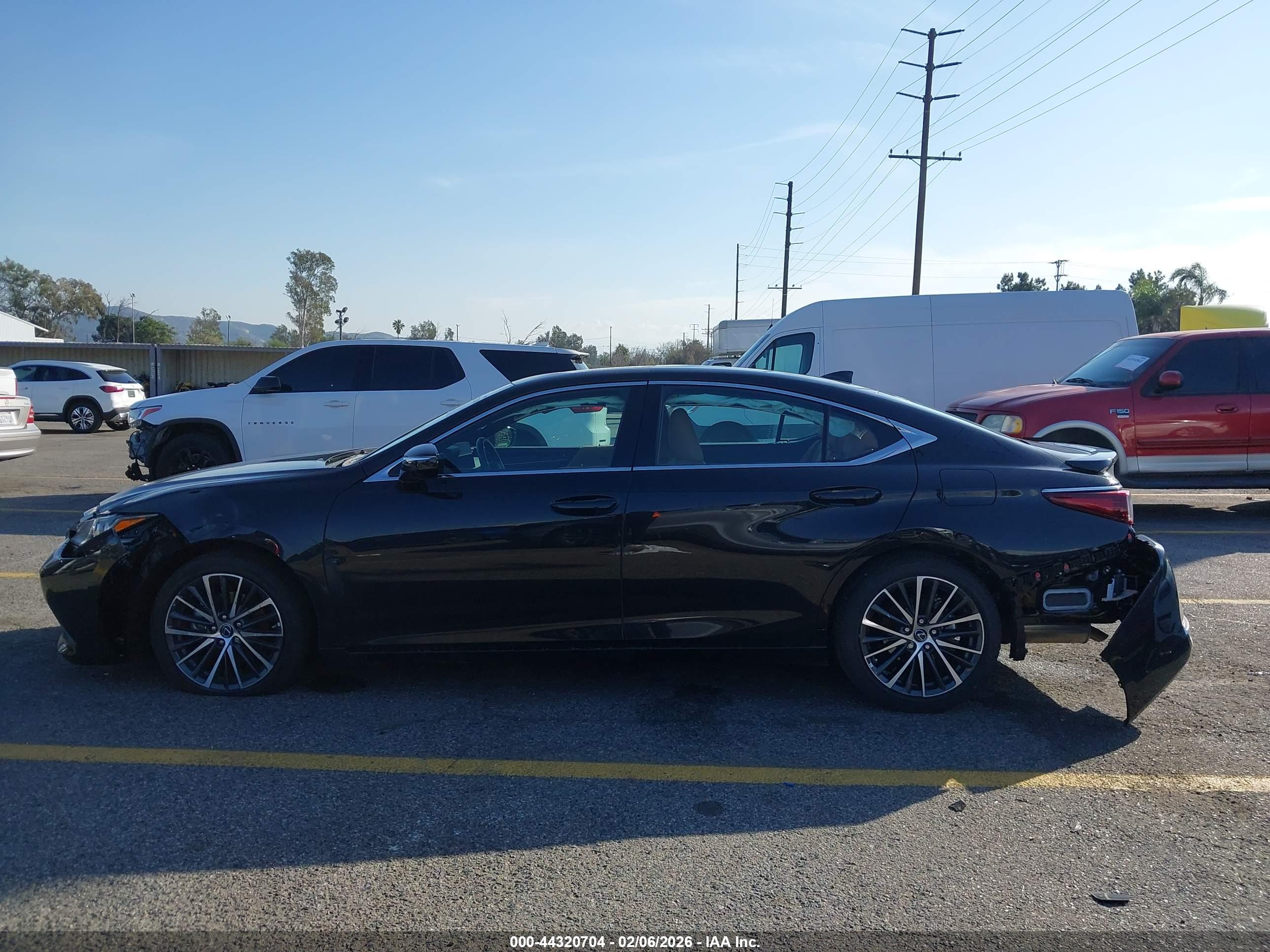 2025 LEXUS ES 300H 300h Premium
