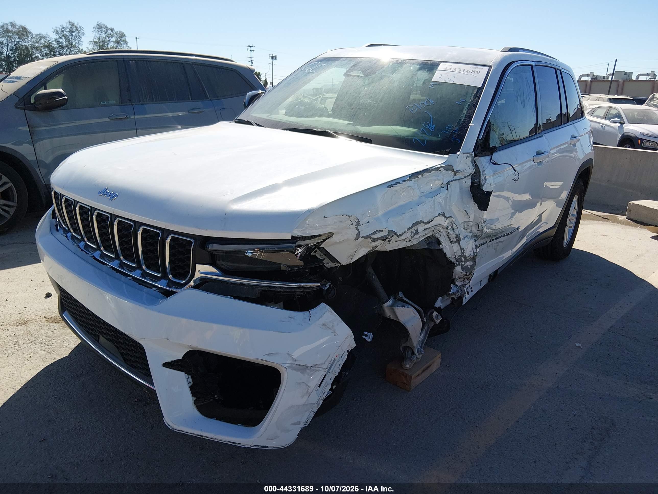 2023 JEEP GRAND CHEROKEE LAREDO 4X4 — I2