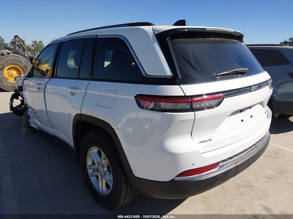 2023 JEEP GRAND CHEROKEE LAREDO 4X4 — I3