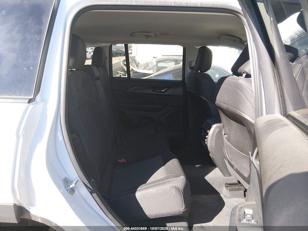 2023 JEEP GRAND CHEROKEE LAREDO 4X4 — I8