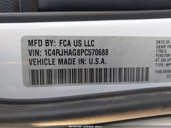 2023 JEEP GRAND CHEROKEE LAREDO 4X4 — I9