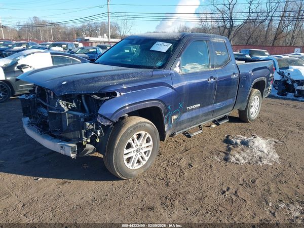 2022 TOYOTA TUNDRA SR5