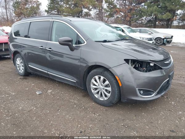 2017 CHRYSLER PACIFICA TOURING-L — I1