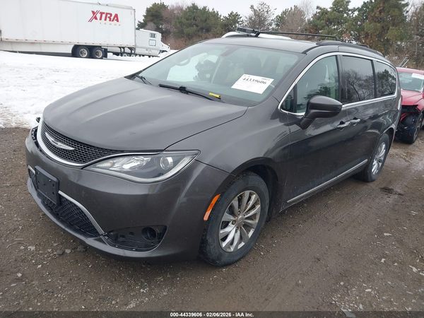 2017 CHRYSLER PACIFICA TOURING-L — I2