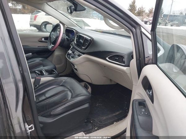 2017 CHRYSLER PACIFICA TOURING-L — I5