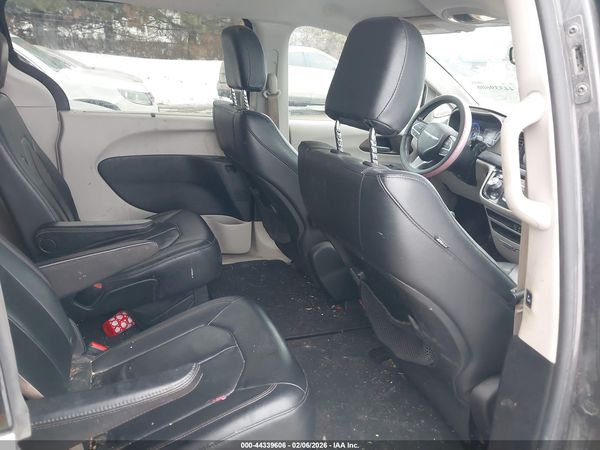 2017 CHRYSLER PACIFICA TOURING-L — I8
