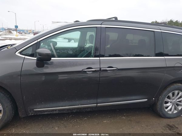 2017 CHRYSLER PACIFICA TOURING-L — I117