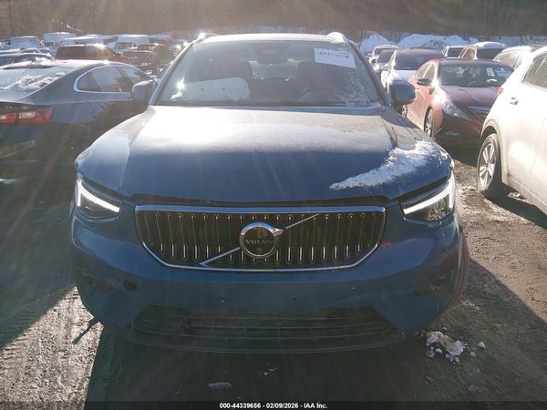 2025 VOLVO XC40 B5 PLUS BRIGHT THEME