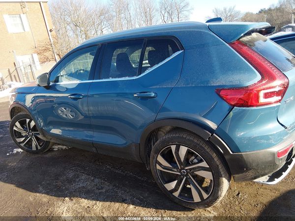 2025 VOLVO XC40 B5 PLUS BRIGHT THEME