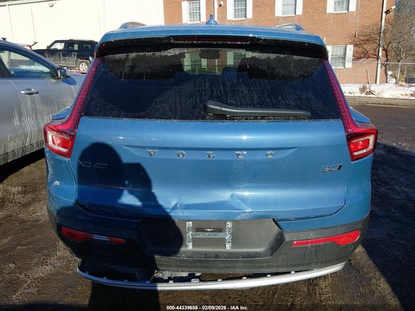 2025 VOLVO XC40 B5 PLUS BRIGHT THEME
