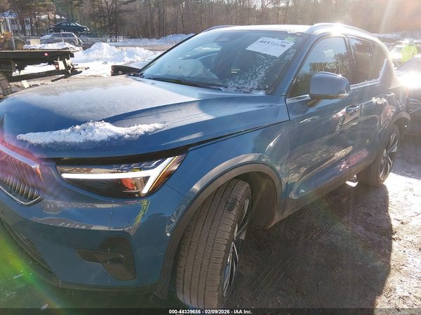 2025 VOLVO XC40 B5 PLUS BRIGHT THEME