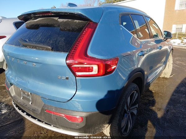 2025 VOLVO XC40 B5 PLUS BRIGHT THEME