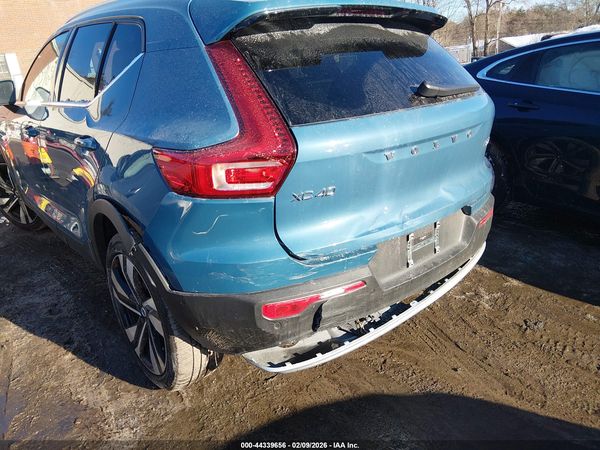 2025 VOLVO XC40 B5 PLUS BRIGHT THEME