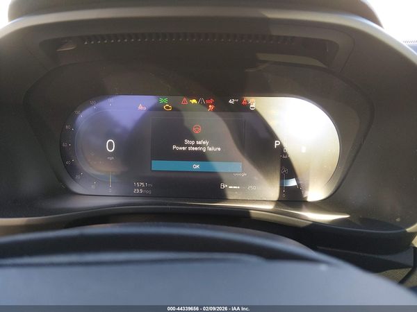 2025 VOLVO XC40 B5 PLUS BRIGHT THEME