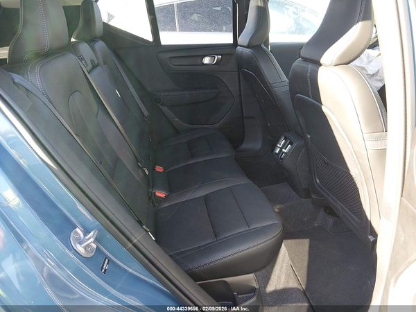 2025 VOLVO XC40 B5 PLUS BRIGHT THEME