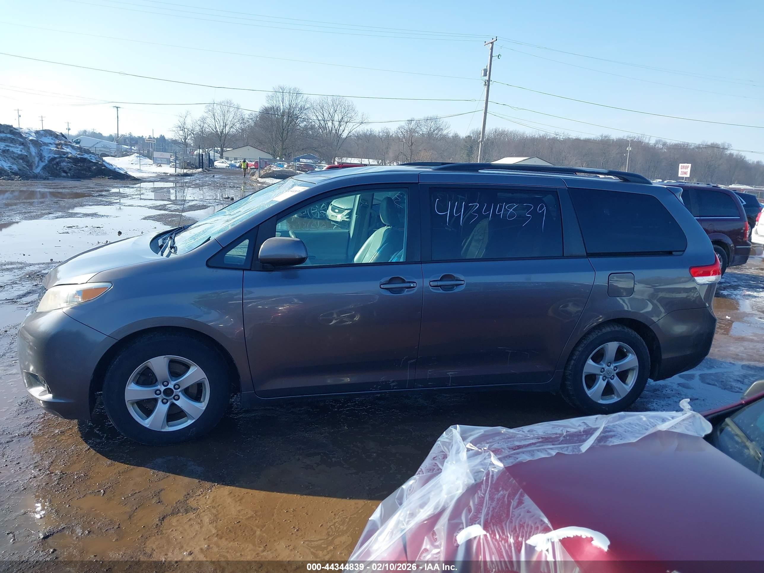 2012 TOYOTA SIENNA LE V6 8 PASSENGER