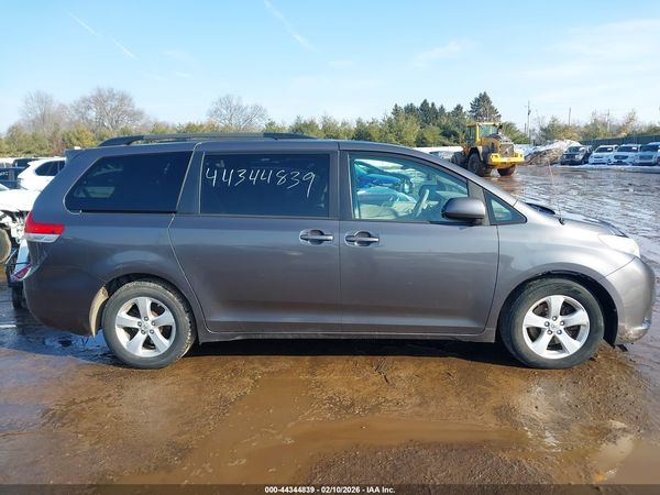 2012 TOYOTA SIENNA LE V6 8 PASSENGER