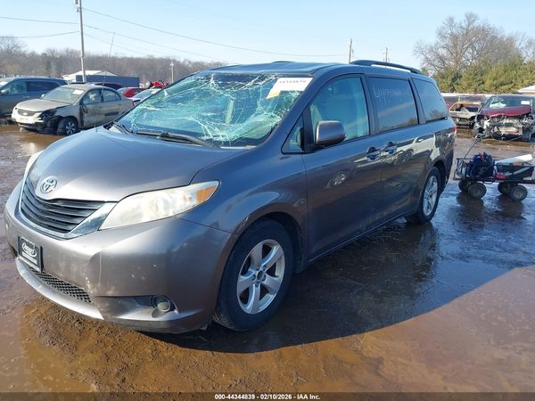 2012 TOYOTA SIENNA LE V6 8 PASSENGER