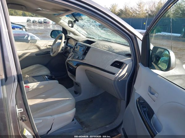 2012 TOYOTA SIENNA LE V6 8 PASSENGER