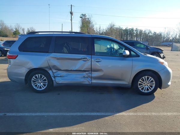 2016 TOYOTA SIENNA XLE 8 PASSENGER