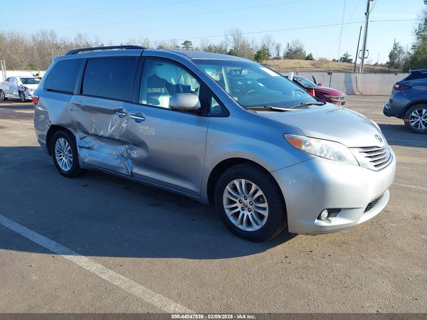2016 TOYOTA SIENNA XLE 8 PASSENGER