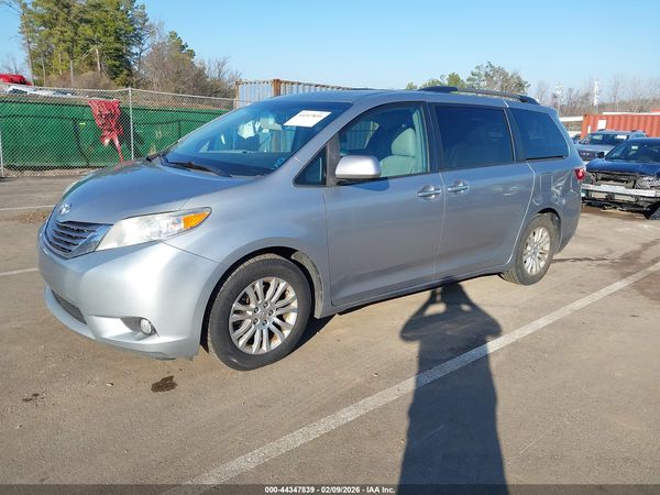 2016 TOYOTA SIENNA XLE 8 PASSENGER