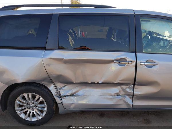 2016 TOYOTA SIENNA XLE 8 PASSENGER
