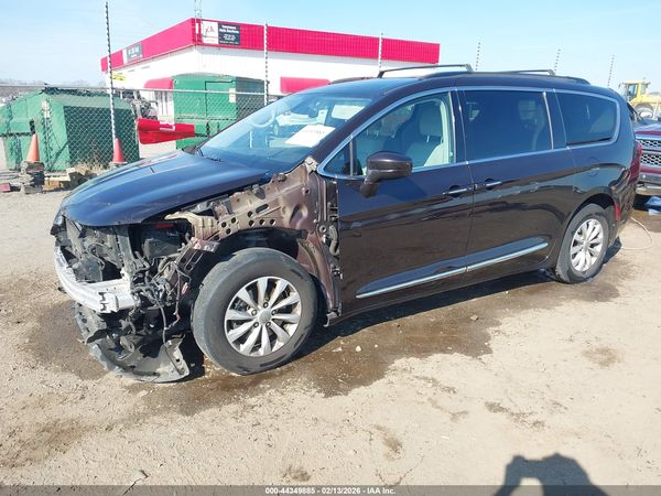 2017 CHRYSLER PACIFICA TOURING-L — I2