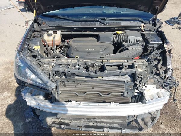 2017 CHRYSLER PACIFICA TOURING-L — I10