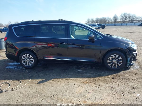 2017 CHRYSLER PACIFICA TOURING-L — I116