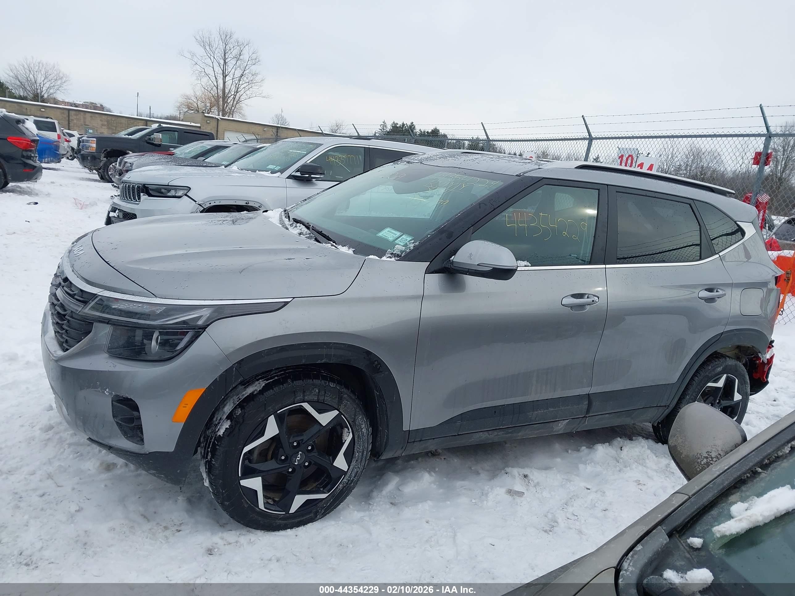 2024 KIA SELTOS EX