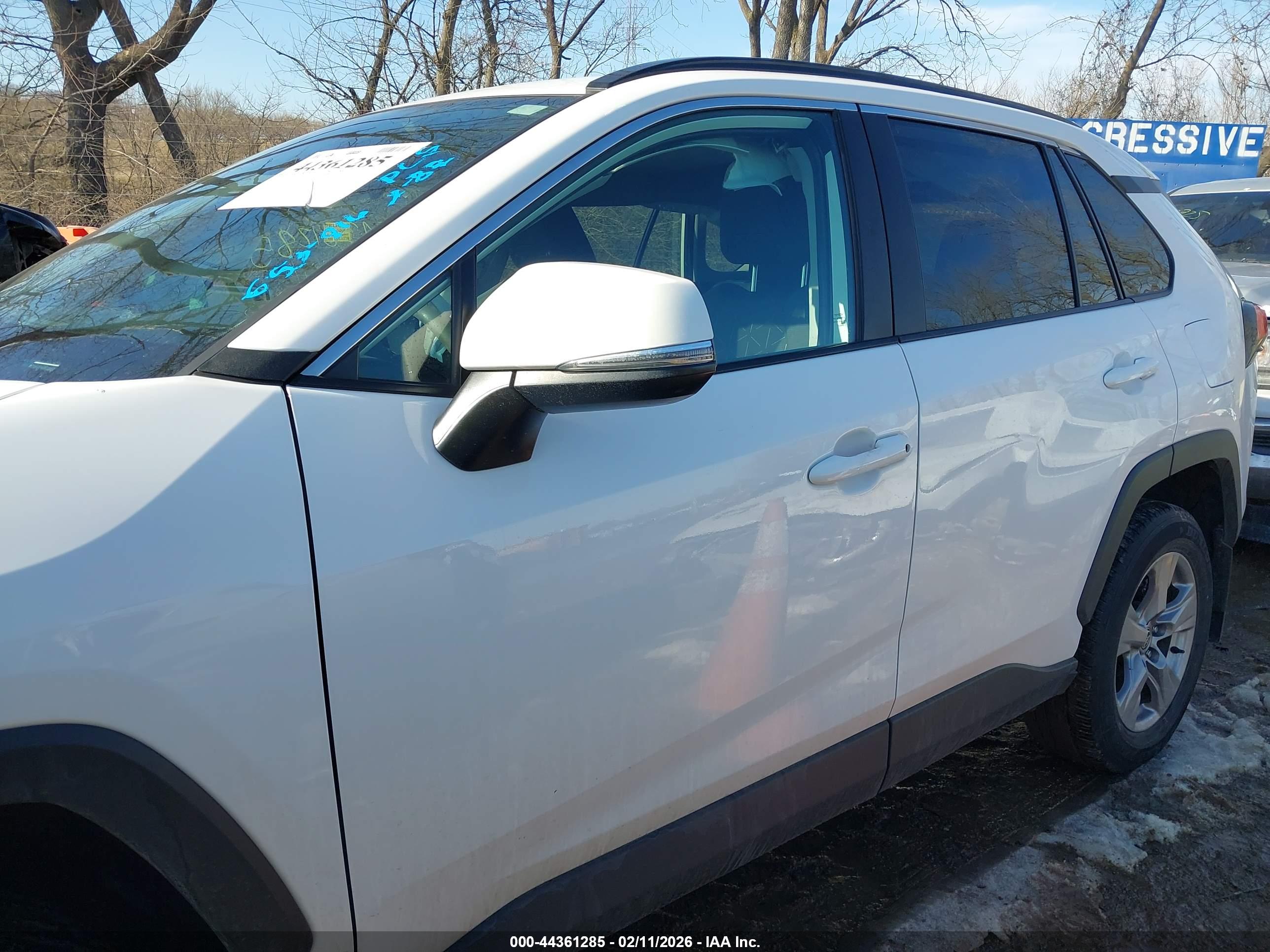 2023 TOYOTA RAV4 XLE