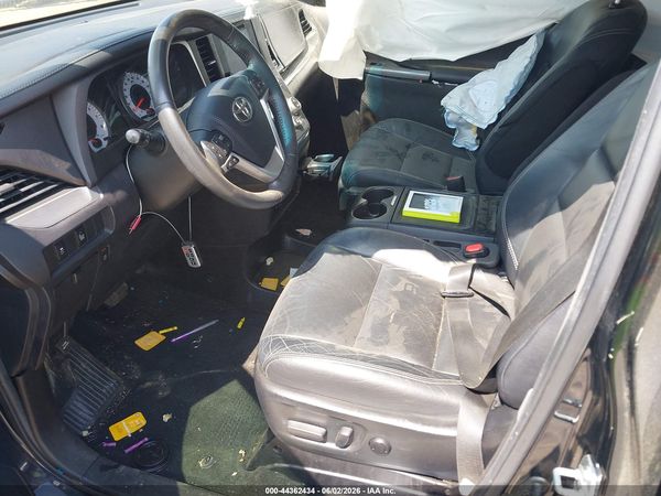 2017 TOYOTA SIENNA SE PREMIUM 8 PASSENGER
